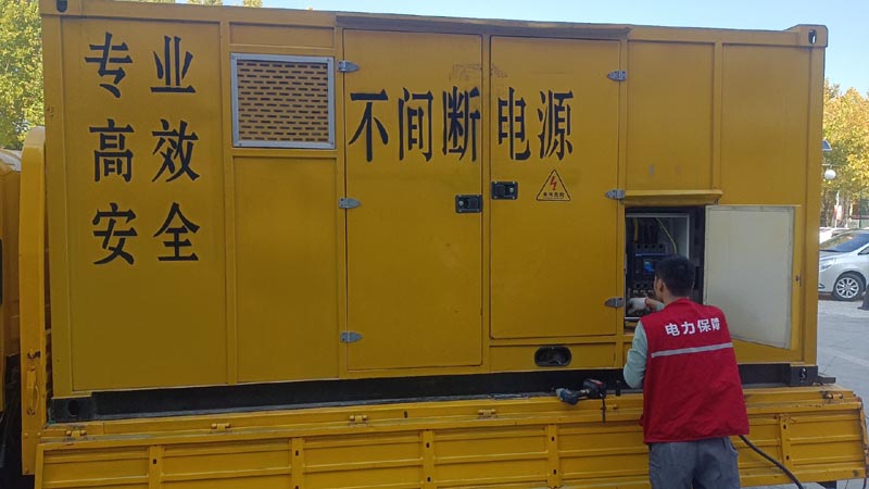 灵璧柴油发电机组和UPS电源配合使用时，如何避免切换过程中的电力中断？
